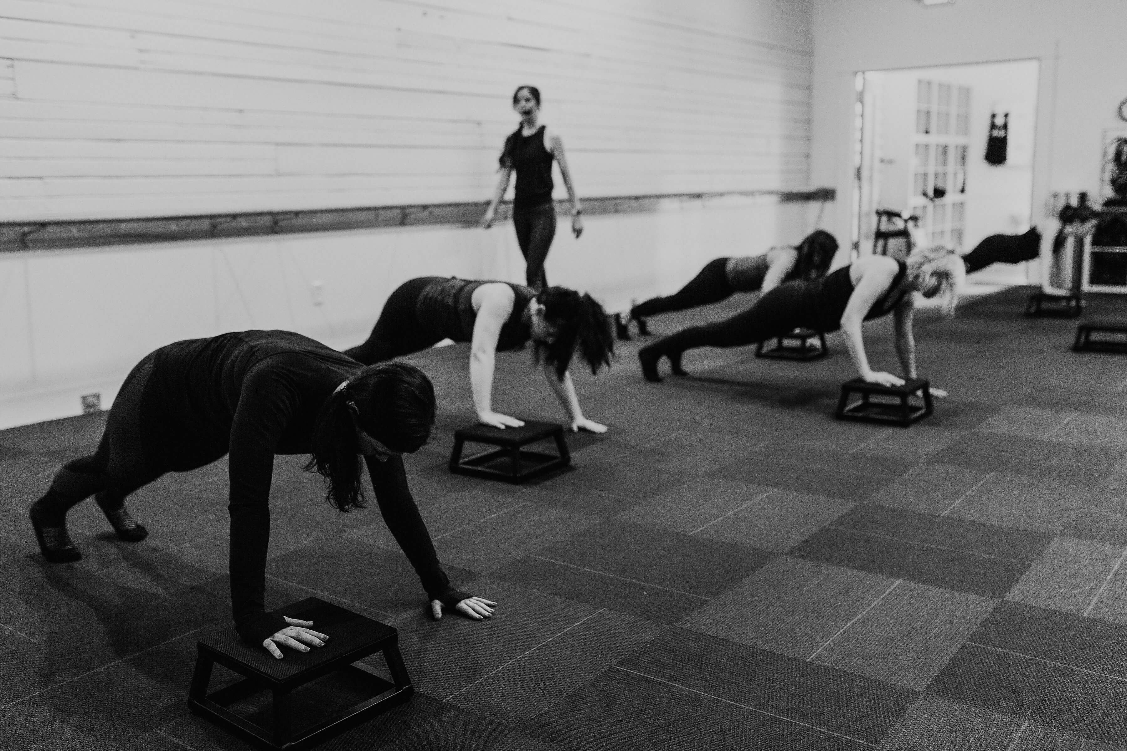 pure-barre-omaha-loveland-black-light-tuck-glow